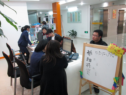 來訪咨詢?nèi)藛T,現(xiàn)場報名,填寫報名表